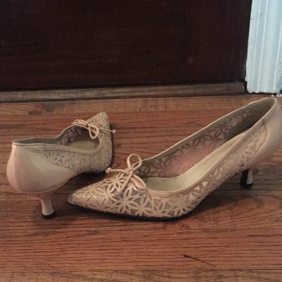 Stuart Weitzman kitten heels - Picture 3 of 3